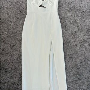 Elegant White Sleeveless Dress